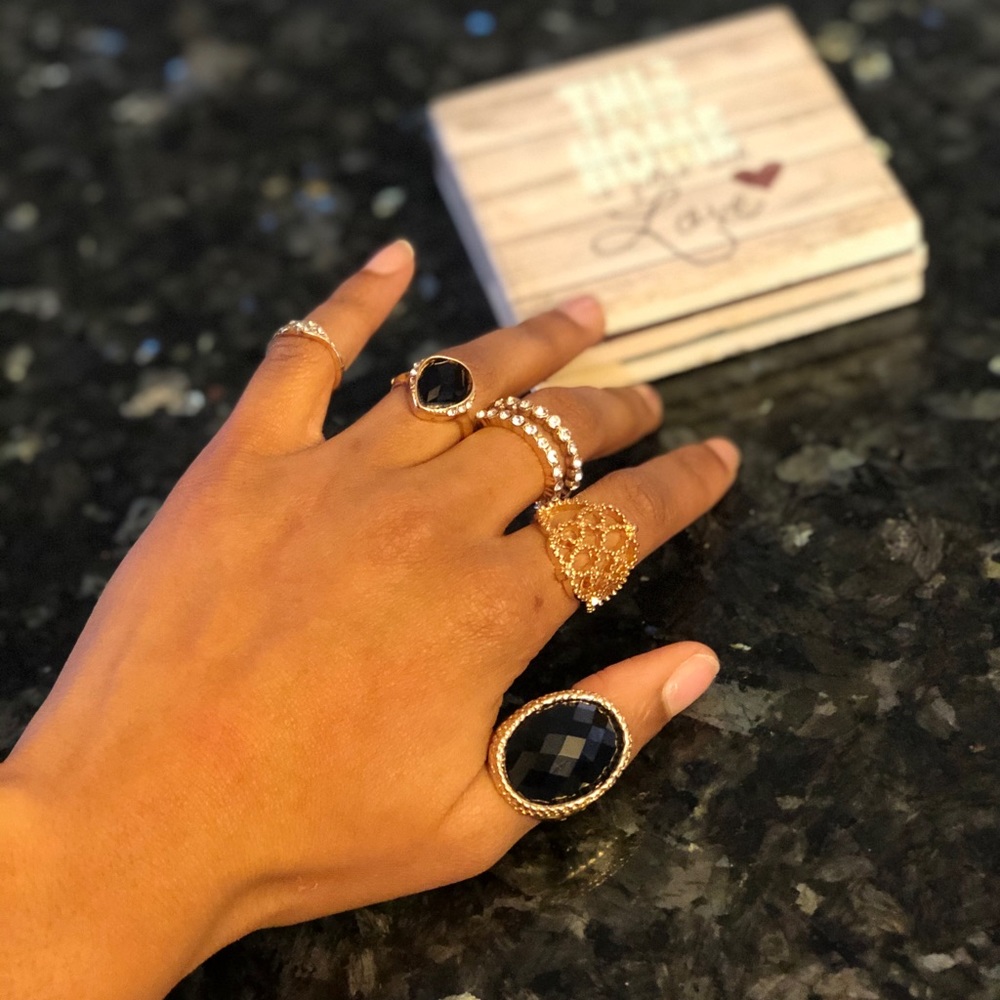 6 Multi Styled Gold Rings - Picture 2 of 2
